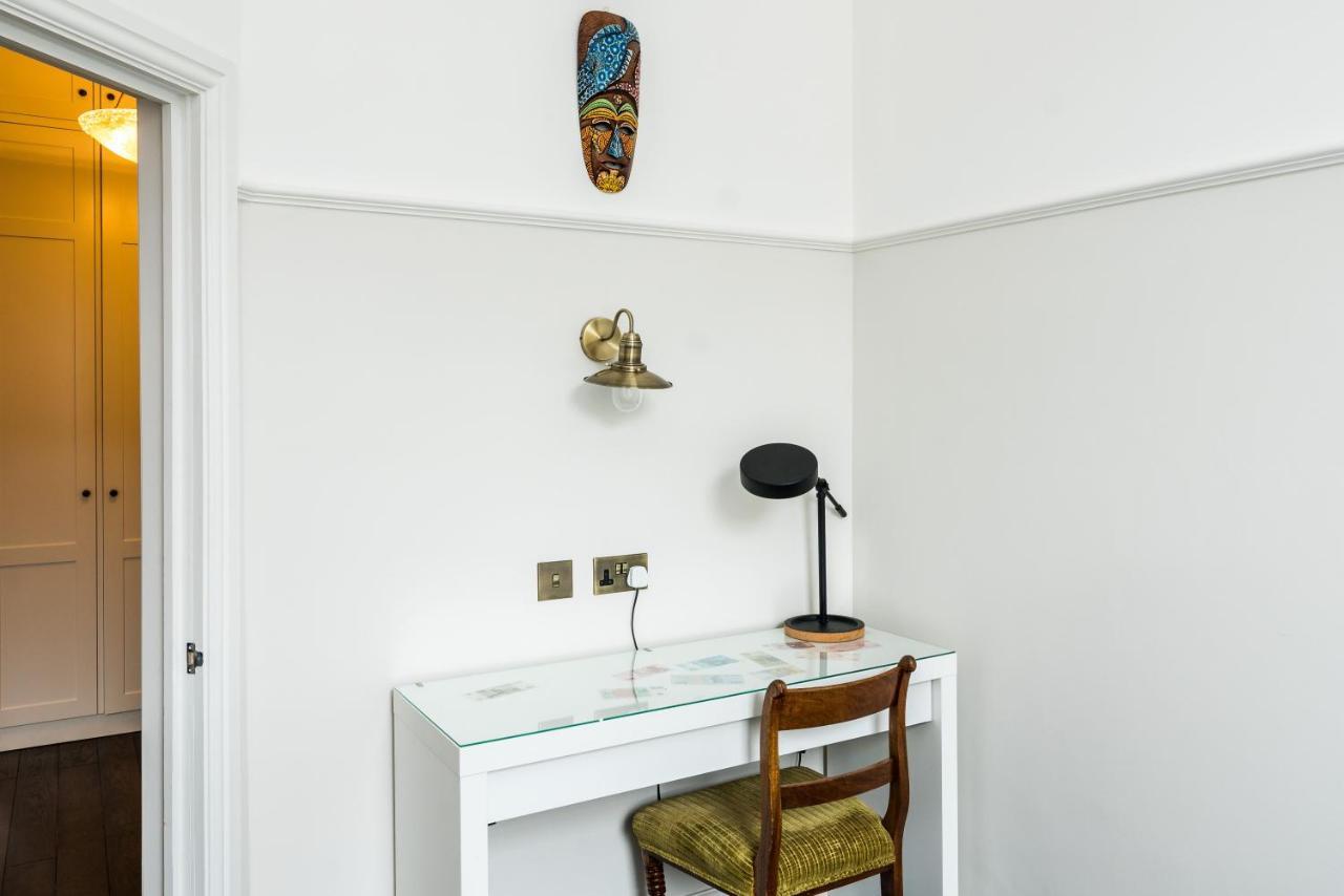 4 Bedroom House Up To 10 People At Heart Of Kensington And Chelsea Londra Esterno foto